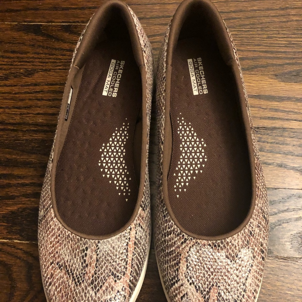 sketchers Snakeskin slip-ons. Size 8